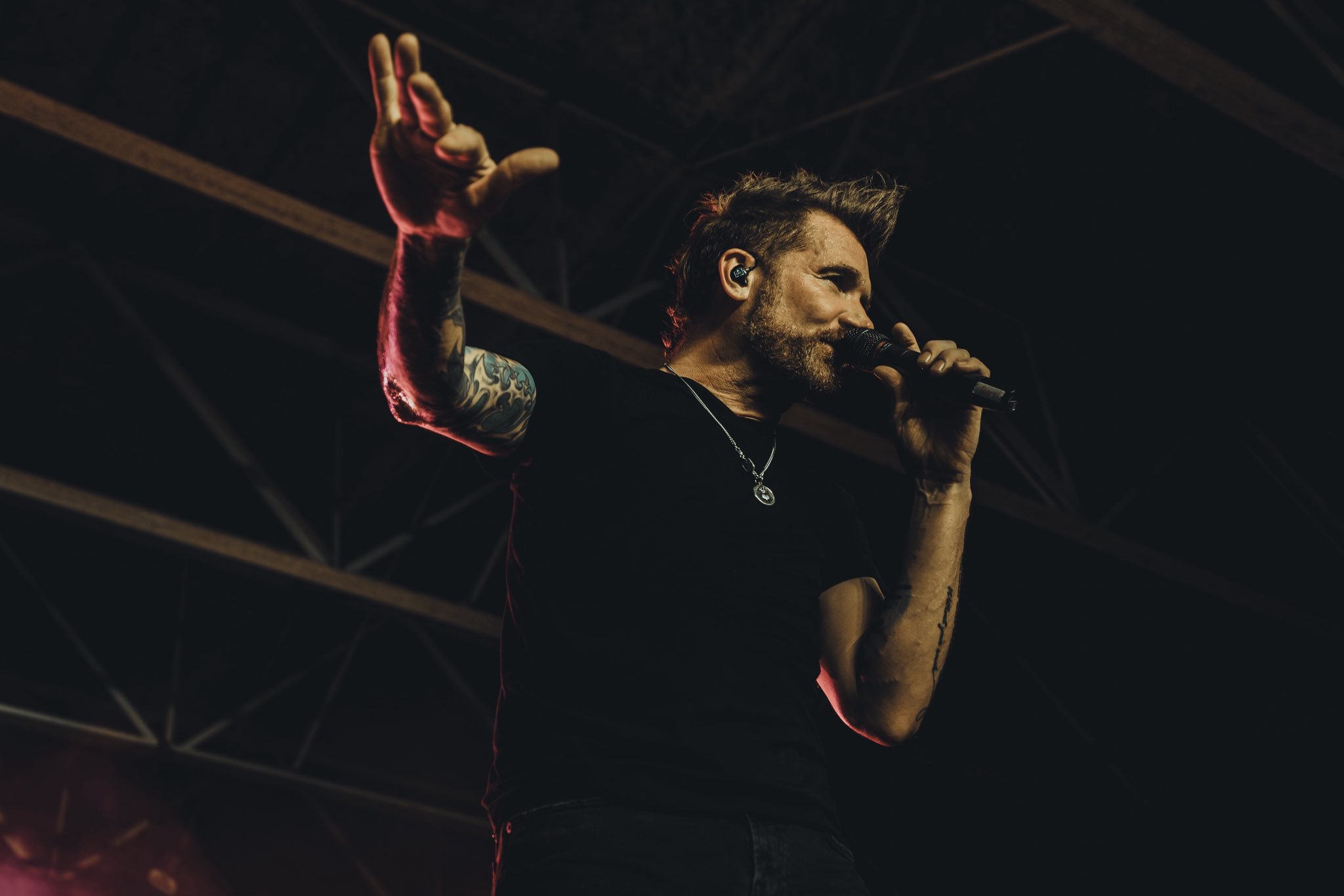 Hinder